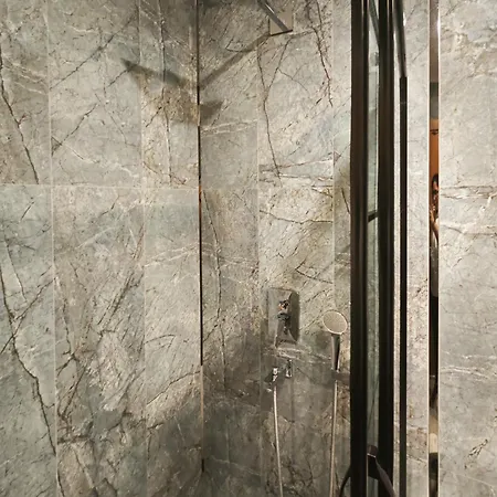 Park Caglayan מלון